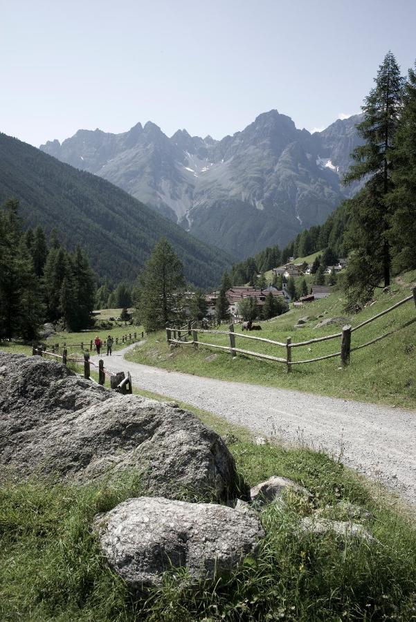 Alpengasthof Crusch Alba Ed Alvetern, S-Charl Scuol Eksteriør bilde